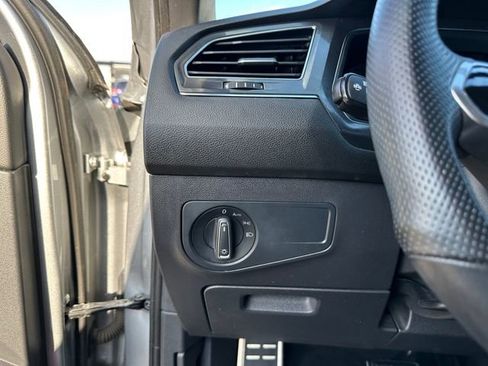 Used 2023 Volkswagen Tiguan SE R-Line image 20