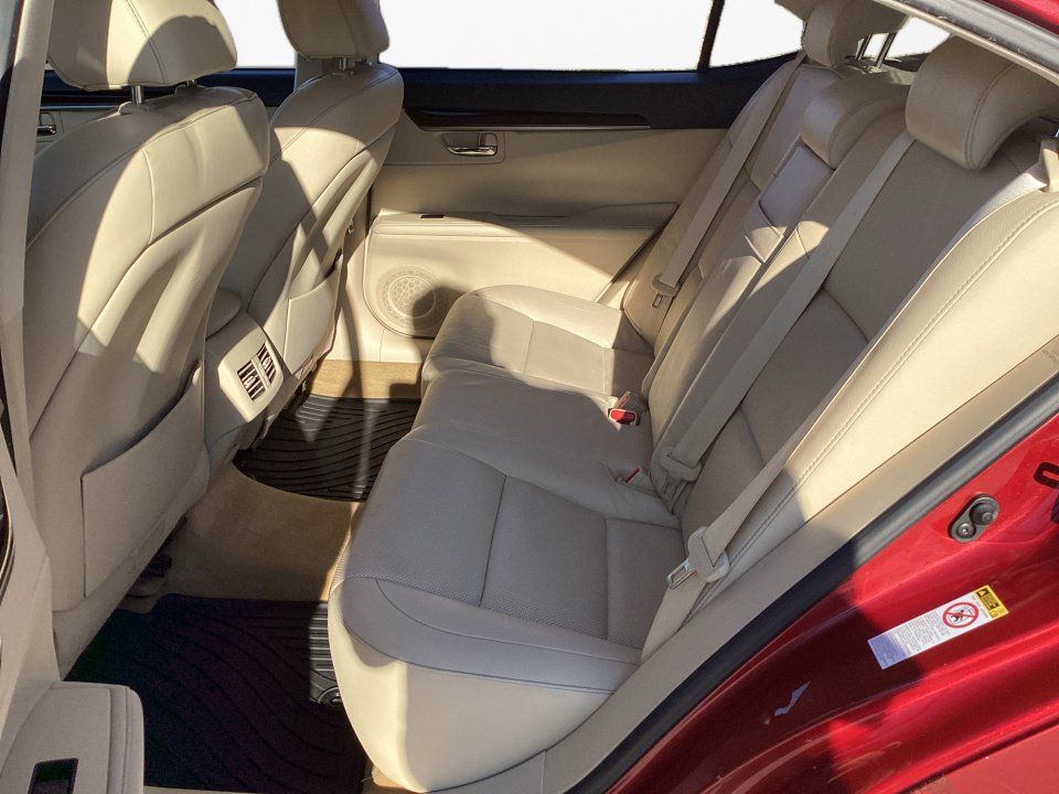 Used 2014 Lexus ES 350 w/ Luxury Package FWD image 16