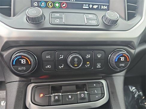 Certified 2023 GMC Acadia SLE w/ Driver Convenience Package image 22