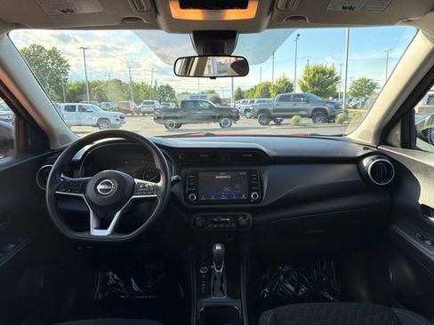 Used 2022 Nissan Kicks SV FWD image 12