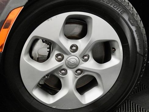 Used 2017 Chrysler Pacifica Touring-L Plus image 3