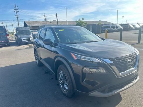 Used 2023 Nissan Rogue S AWD/4WD image 11
