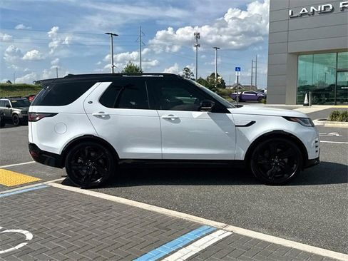 New 2024 Land Rover Discovery Dynamic SE image 7
