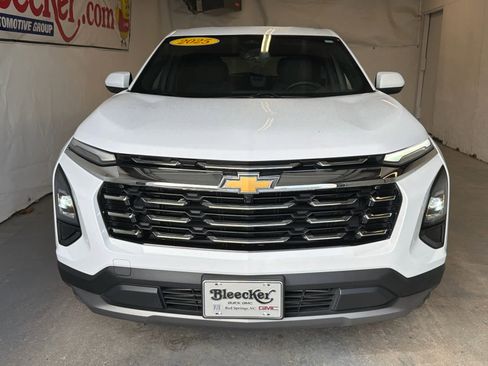 Used 2025 Chevrolet Equinox LT FWD image 3