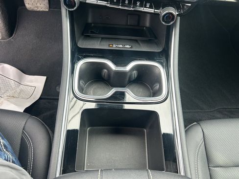 Used 2025 Chevrolet Traverse LT image 27