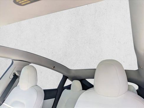 Used 2021 Tesla Model Y Long Range image 17