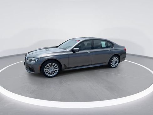 Used 2017 BMW 750i xDrive AWD/4WD image 3