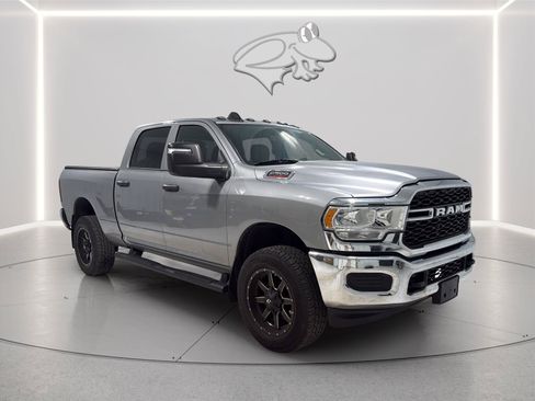 Used 2024 RAM 2500 Tradesman w/ Chrome Appearance Group AWD/4WD image 7
