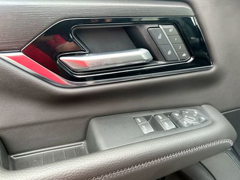 Used 2025 GMC Yukon XL Denali w/ Sun & Power Step Package image 20