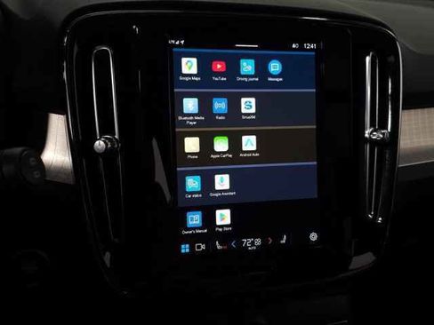 Used 2025 Volvo XC40 B5 Core image 26