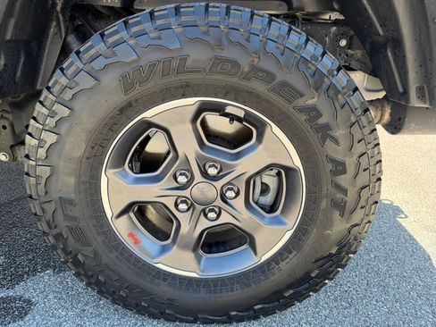 Used 2020 Jeep Gladiator Overland image 26