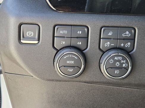 Used 2024 Chevrolet Silverado 2500 LTZ w/ LTZ Convenience Package image 24