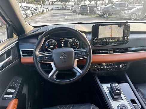 Used 2023 Mitsubishi Outlander SEL image 25