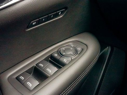 Certified 2025 Cadillac XT6 Luxury FWD image 27