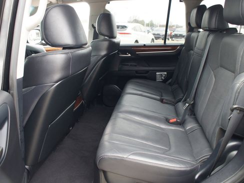 Used 2020 Lexus LX 570 4WD w/ Luxury Package image 16