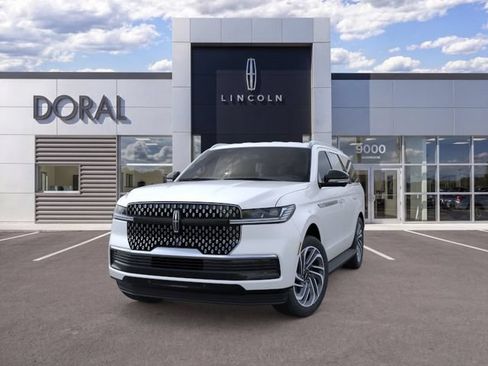 New 2026 Lincoln Navigator Premiere AWD/4WD image 4