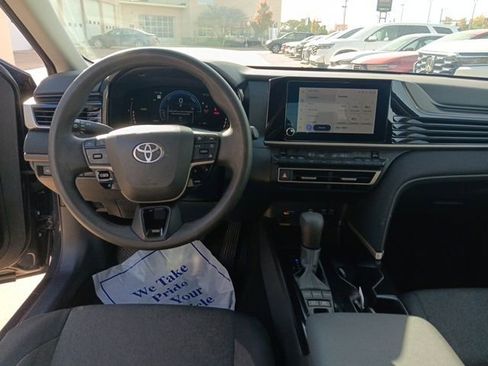 Used 2025 Toyota Camry LE image 23