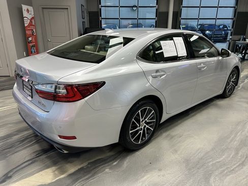 Used 2017 Lexus ES 350 350 w/ Luxury Package image 31