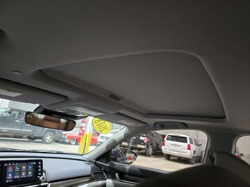 Used 2018 Honda Accord Touring image 30