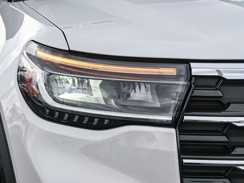 Used 2025 Ford Explorer Active image 11