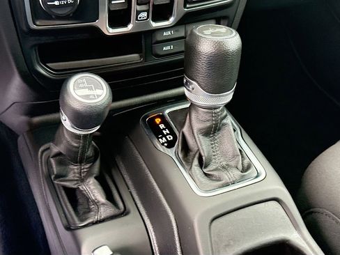 Used 2023 Jeep Wrangler Unlimited Sport AWD/4WD image 17