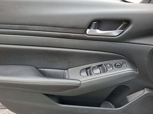 Used 2024 Nissan Altima 2.5 SV image 15