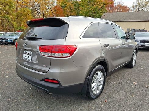 Used 2017 Kia Sorento LX image 6