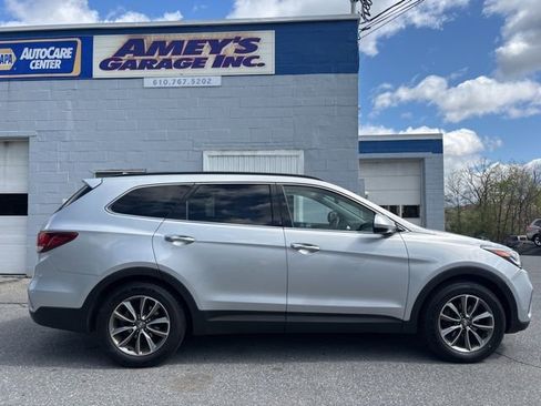 Used 2017 Hyundai Santa Fe SE AWD/4WD image 6