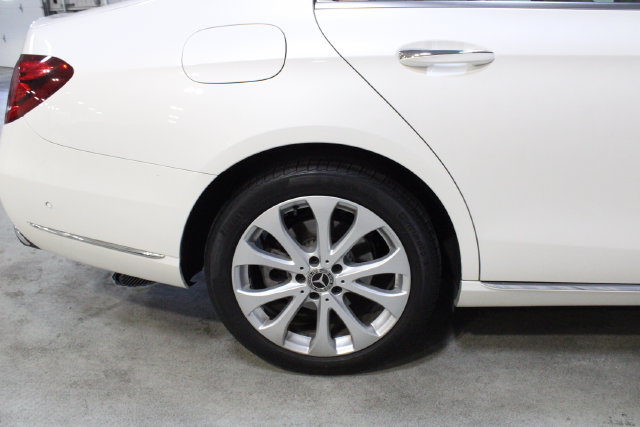Used 2018 Mercedes-Benz E 300 image 26