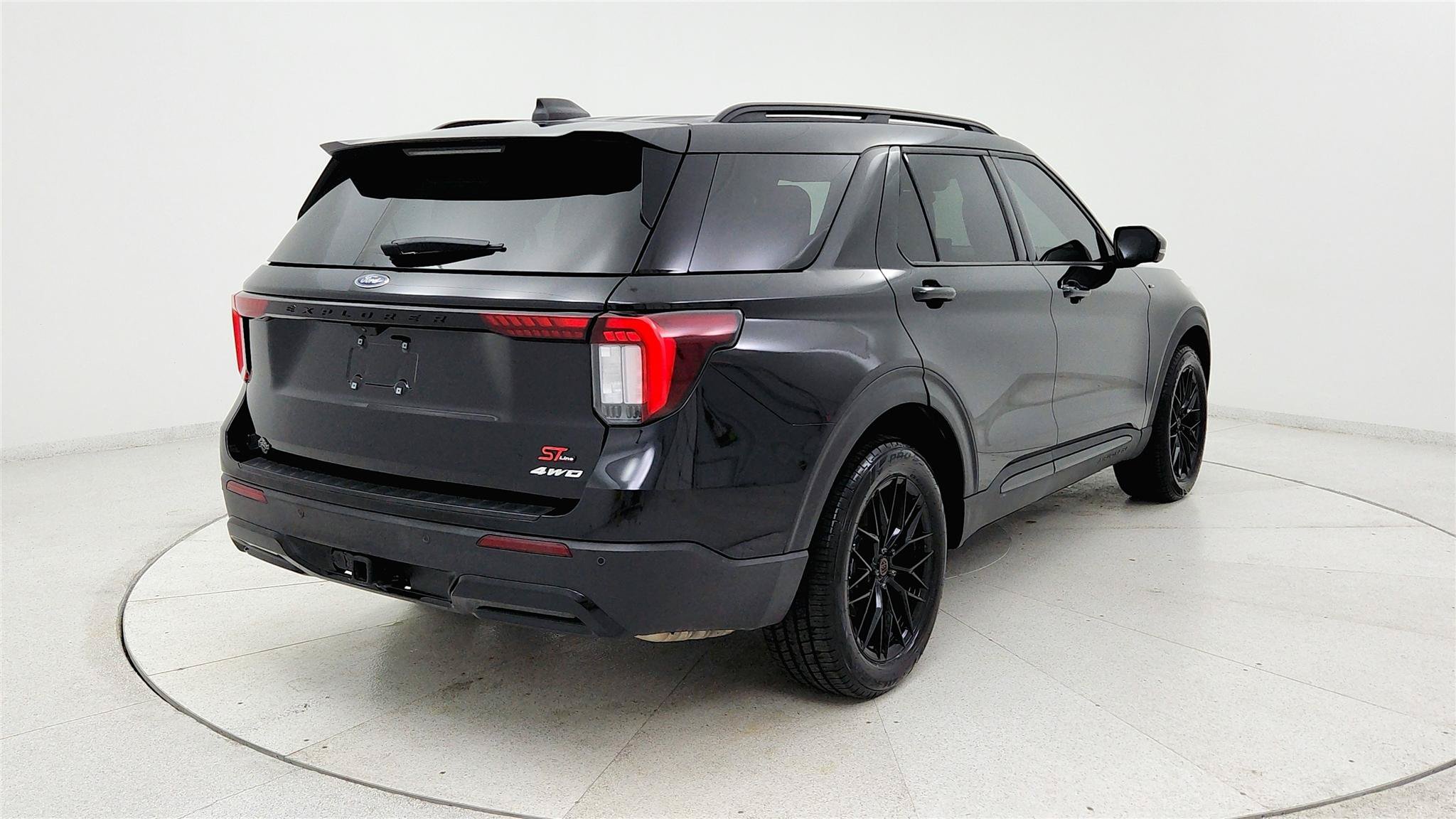 Used 2025 Ford Explorer ST-Line AWD/4WD image 5