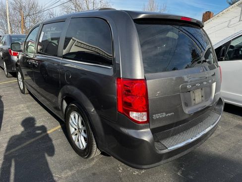 Used 2020 Dodge Grand Caravan SXT image 3