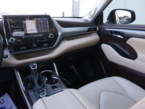 Used 2021 Toyota Highlander Platinum image 27