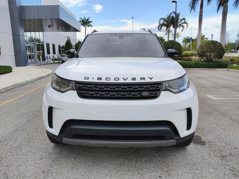 Used 2017 Land Rover Discovery SE image 3