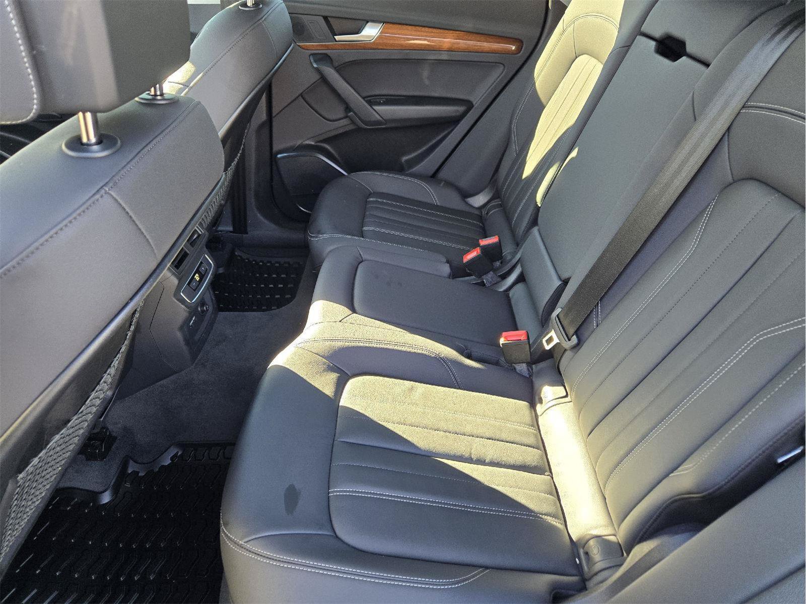 Used 2023 Audi Q5 2.0T Premium w/ Convenience Package AWD/4WD image 29