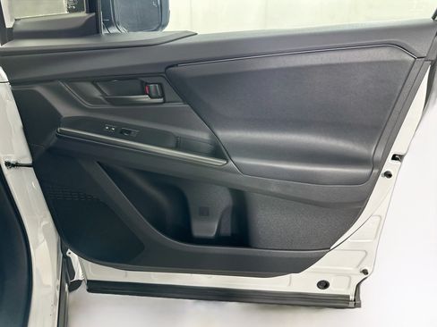 Used 2026 Toyota bZ FWD image 31