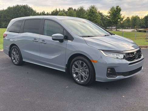 Certified 2025 Honda Odyssey Touring image 2