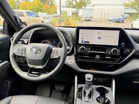 Certified 2026 Toyota Highlander XSE AWD/4WD image 30