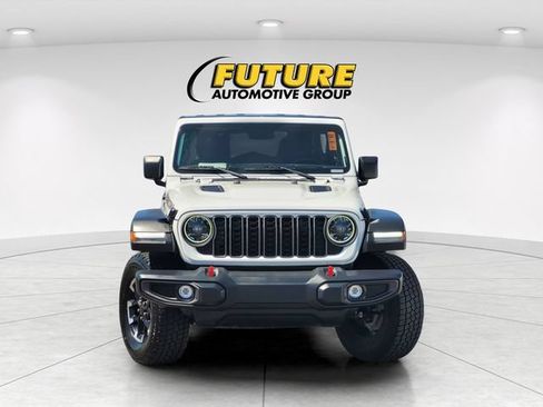 Used 2025 Jeep Wrangler Unlimited Rubicon AWD/4WD image 2