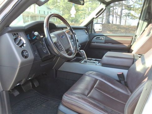 Used 2015 Ford Expedition Platinum image 12