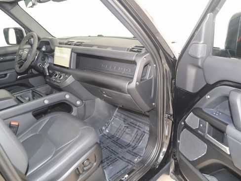Used 2023 Land Rover Defender 110 V8 image 42