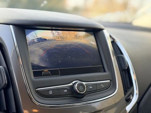Used 2019 Chevrolet Cruze LT image 11