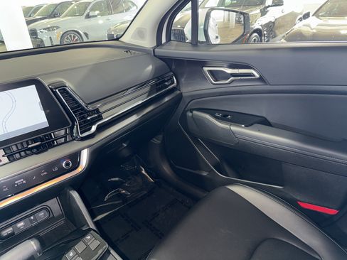 Used 2025 Kia Sportage EX FWD image 29