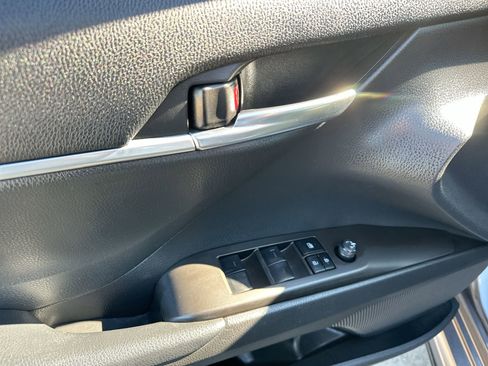 Used 2023 Toyota Camry SE image 13