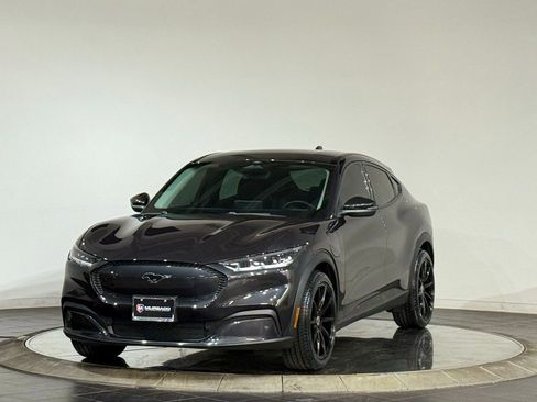 Used 2022 Ford Mustang Mach-E Select image 5