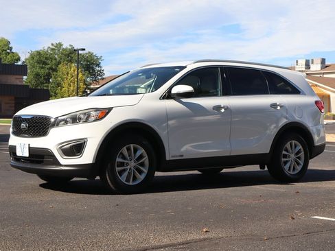 Used 2016 Kia Sorento LX AWD/4WD image 11