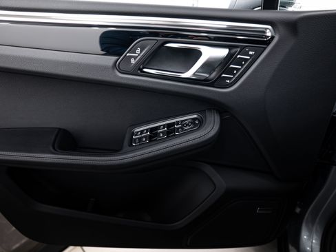 Certified 2026 Porsche Macan image 18