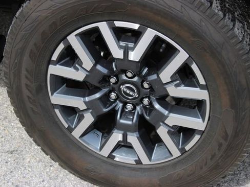 Used 2022 Nissan Frontier SV image 15