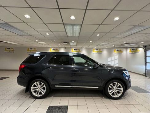 Used 2017 Ford Explorer XLT w/ Equipment Group 201A AWD/4WD image 3