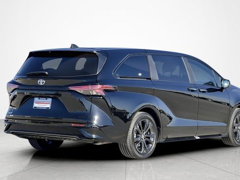 Used 2025 Toyota Sienna XSE image 5