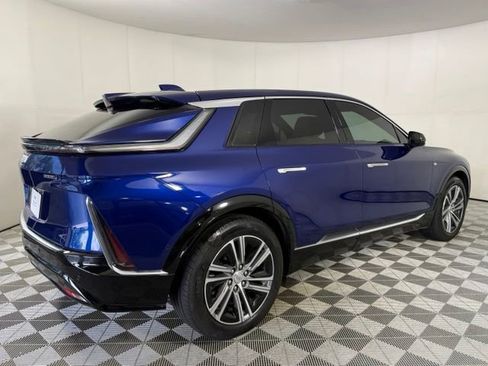 Used 2024 Cadillac Lyriq Luxury w/ LPO, Floor Liner Package AWD/4WD image 4